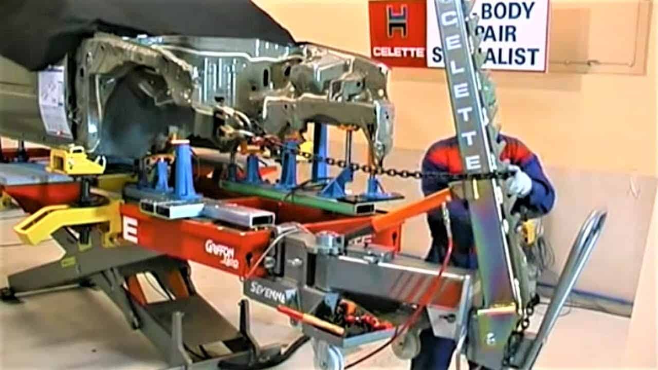 Attrezzature per la riparazione della carrozzeria in officina